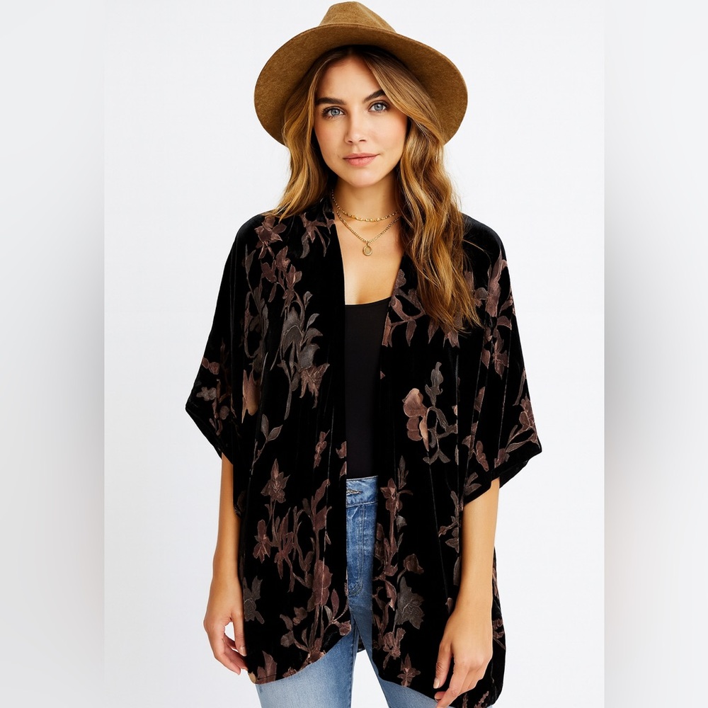 Urban Outfitters Entro Floral Velvety Kimono